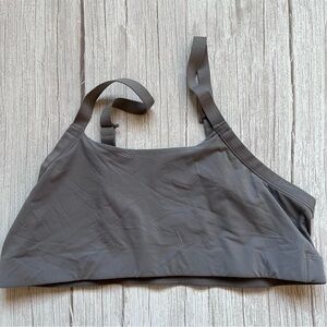 NATORI
LIMITLESS CONVERTIBLE SPORTS BRALETTE